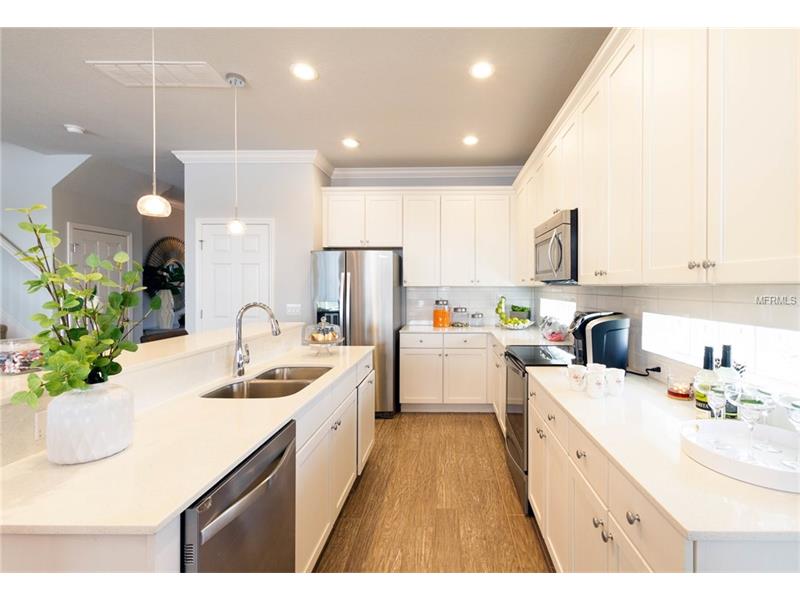 Casa Nova Mobiliado com Piscina em Resort - Orlando - $529,990