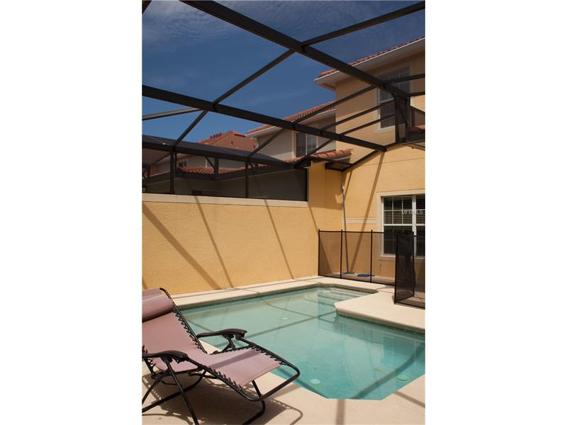 Townhouse 4 Dormitorios Mobiliado com piscina particular em Paradise Palms Resort - Kissimmee $253,000  