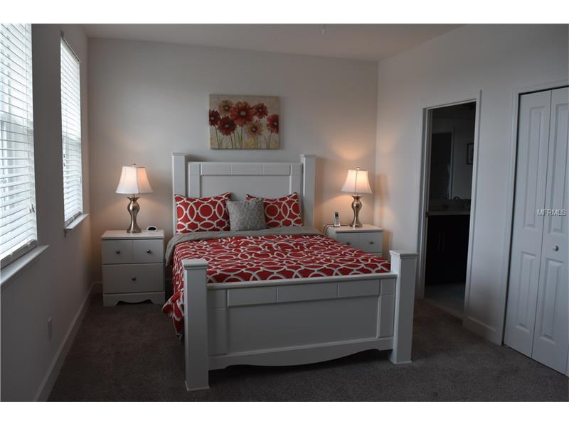 Townhouse Novo 4 Dormitorios Mobiliado com Piscina - 10 minutos ate Disney - Orlando $340,000  
