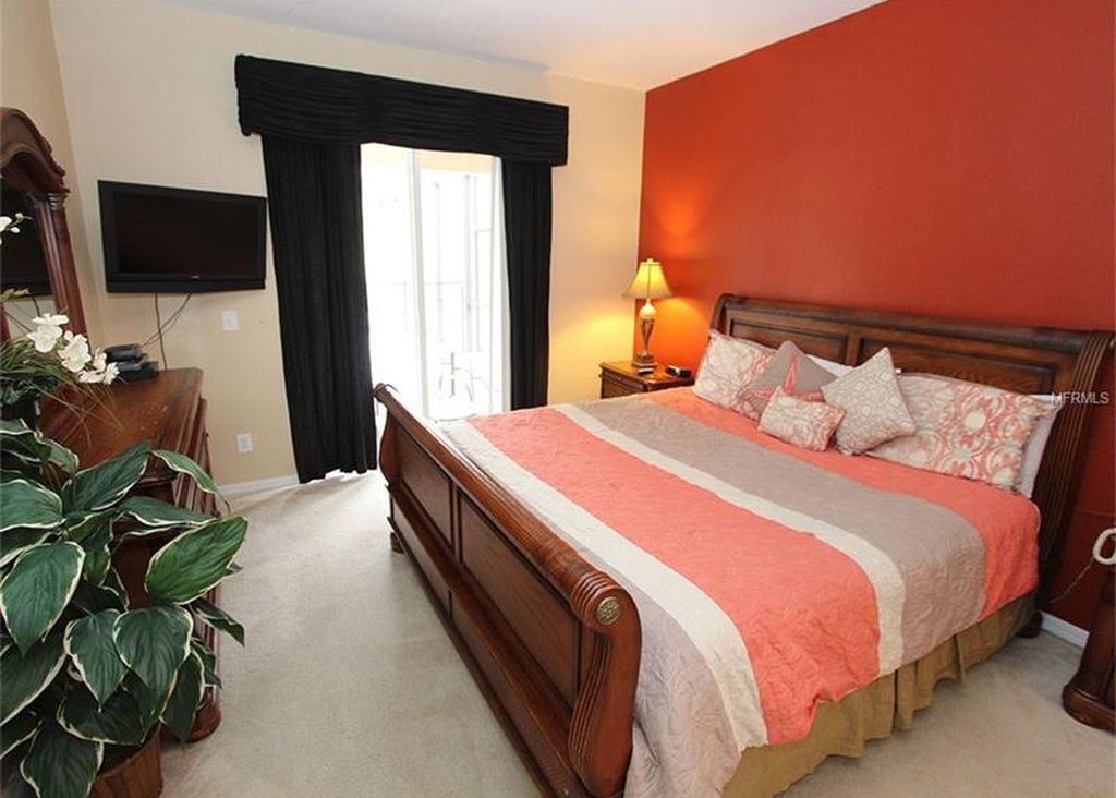 Casarao 7 Dormitorios com Piscina no Emerald Island Resort - Kissimmee  $350,000


  