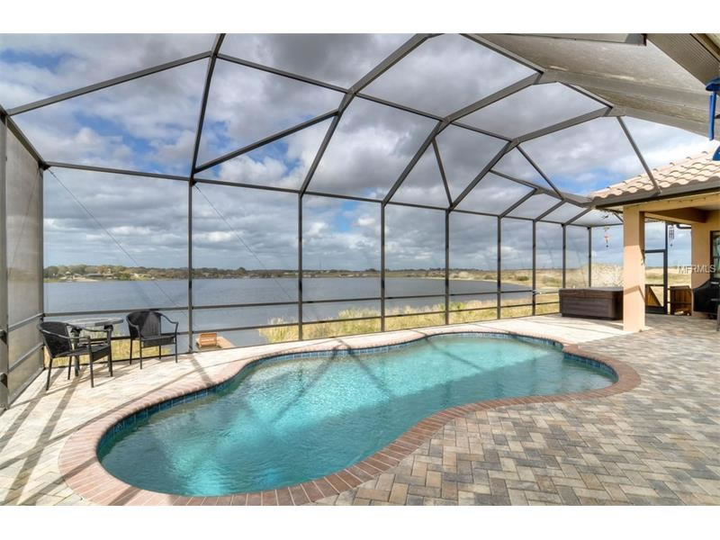 Casa de Luxo em frente a lagoa com dock para barco em Auburndale, FL - $525,000

 
