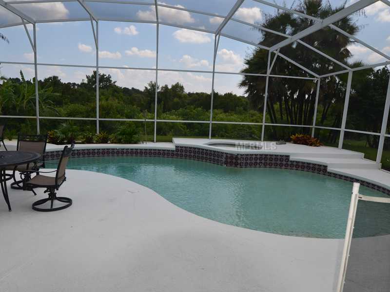 Casa de 4 Quartos em Frente ao Lago em Orlando $624,000