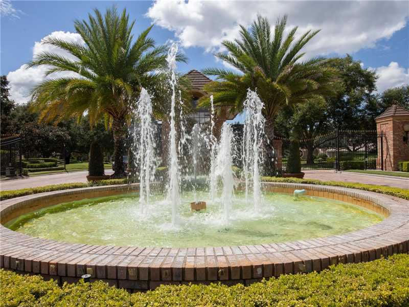 Casa com Acesso ao Lago Roberts em Condomínio com Quadra de Tênis em Orlando $799,000