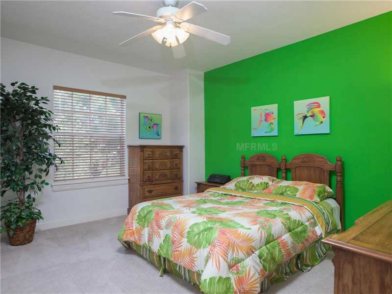 Casa com Acesso ao Lago Roberts em Condomínio com Quadra de Tênis em Orlando $799,000