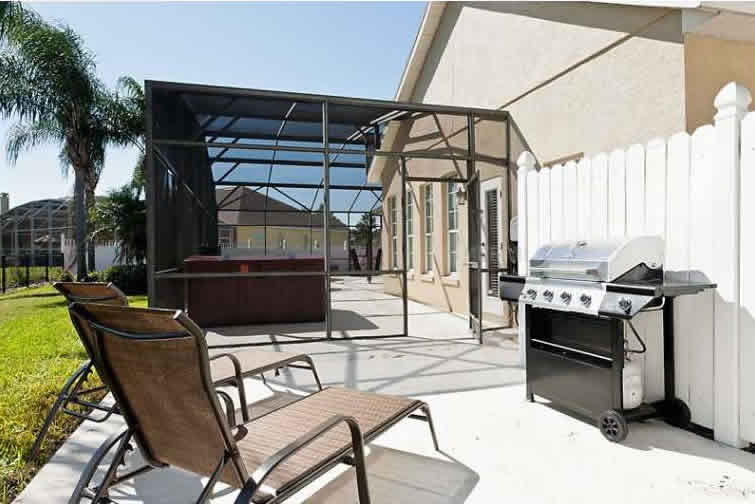Casa de 5 Quartos Completamente Mobilhada e com Piscina em Orlando $900,000