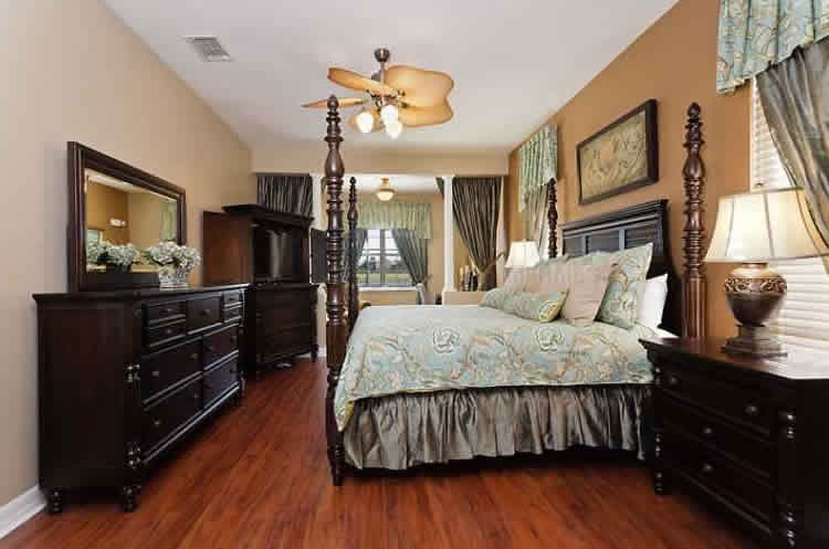 Casa de 5 Quartos Completamente Mobilhada e com Piscina em Orlando $900,000
