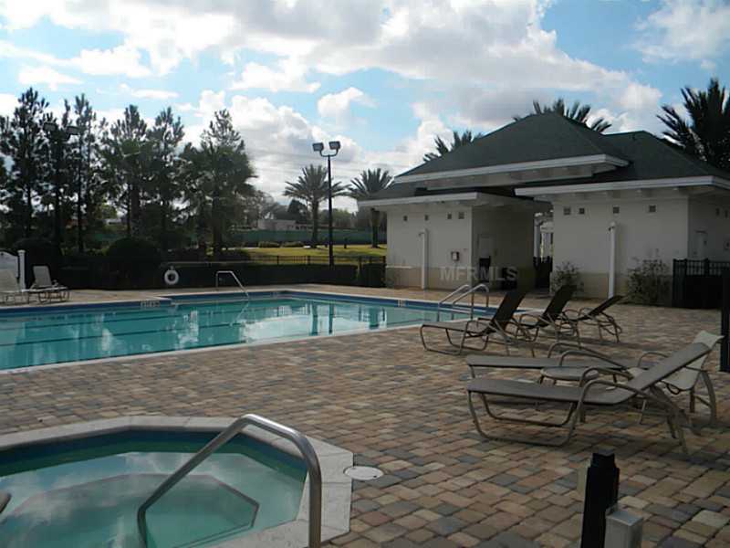 Magnífico Apartamento em Condomínio com Campo de Golf e Perto da Disney em Orlando $225,000