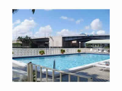 Apto Alto Luxo em frente a praia em Miami $199,000