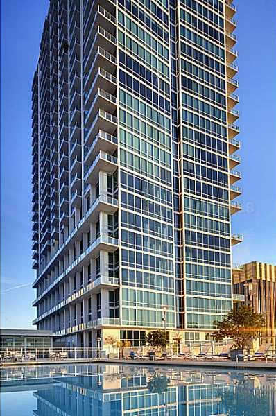Apartamento moderno em prédio bonito de Orlando $239,500
