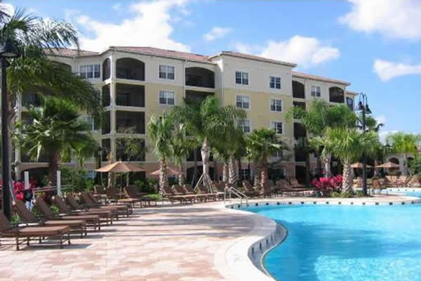 Apartamento de luxo com 2 quartos (com administração para alugar) em Orlando $269,000