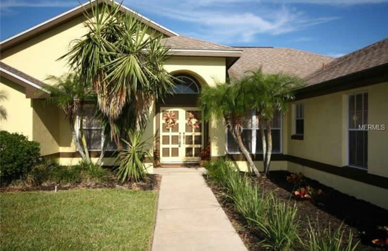 Casa com piscina em bairro nobre Dr. Phillips em Orlando $459,900