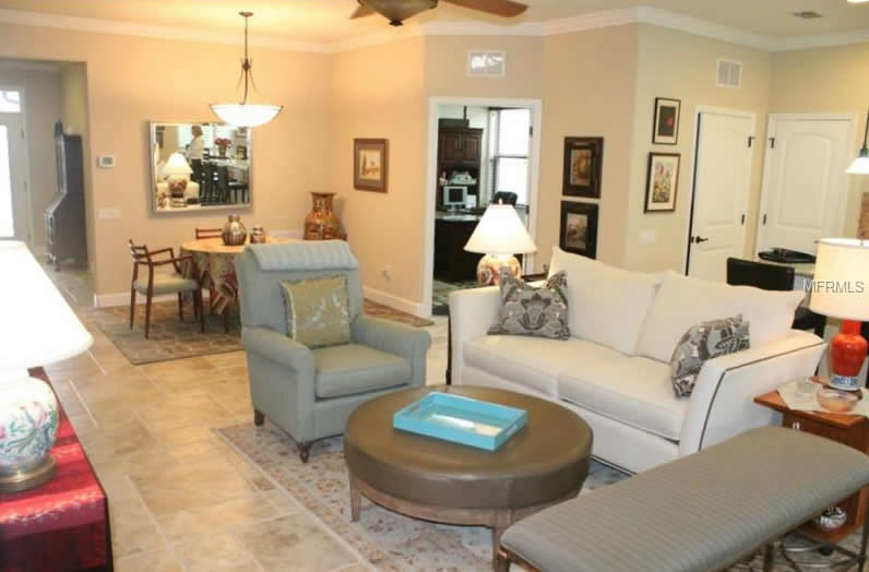 Casa Construída em 2013 com 3 quartos em Davenport - Orlando $299,900