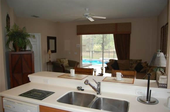 Casa com piscina mobiliada pronto para morar ou alugar em Davenport - Orlando $199,000