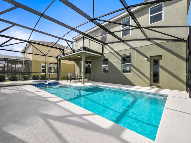 Nova Casa de Ferias com 5 quartos e Piscina Particular e Spa em Solterra Resort - Orlando $379,000