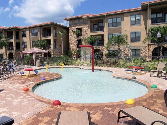 Apartamento Mobiliado 4 Dormitorios em Beella Piazza Resort - Davenport - Orlando - $150,000
