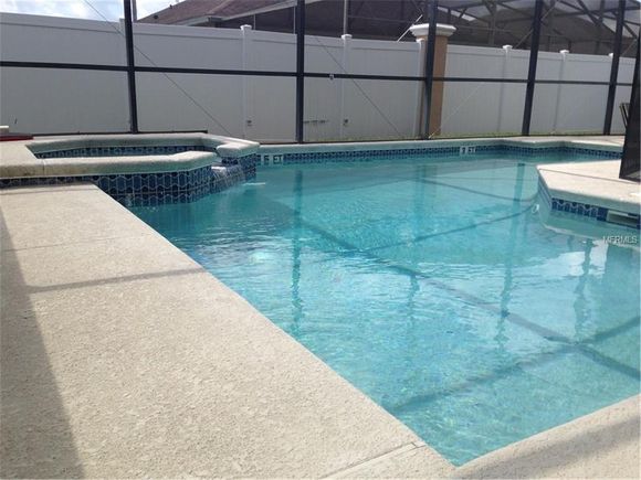 casaro com piscina particular e mobiliado pronto para morar ou investimento - Orlando - $275,000