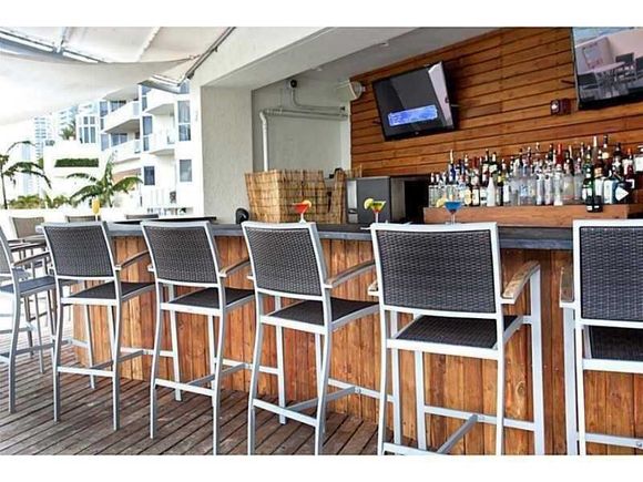 Apartamento em Frente a PRaia - Sunny Isles - Miami Beach - $499,000