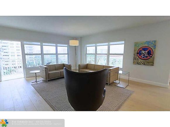 Apartamento em Frente a Praia em Fort Lauderdale, Florida -$497,500
