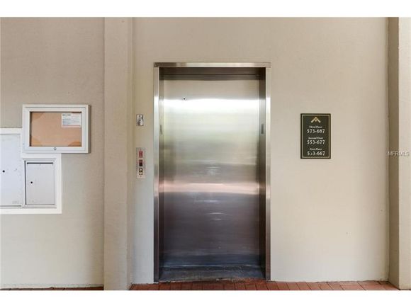  Cobertura Chique com garagem fechado e elevador em Downtown Celebration - Orlando - $169,900 