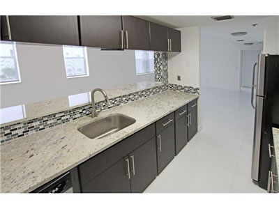 Alto Luxo Apto - South Beach - Miami , Florida $299,000