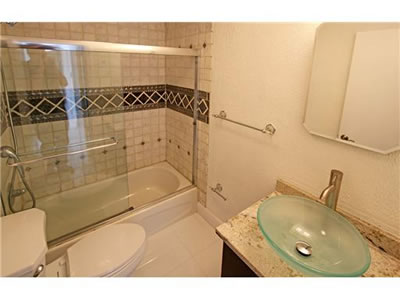 Alto Luxo Apto - South Beach - Miami , Florida $299,000