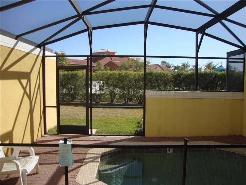 Townhouse em Condominio com Área de Lazer em Orlando $180,000