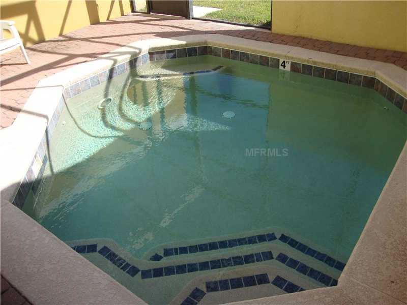 Townhouse em Condominio com Área de Lazer em Orlando $180,000