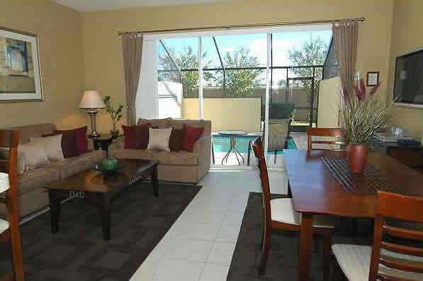 Townhouse em Orlando com Bela Mobilha e Quarto do Mickey $198,000