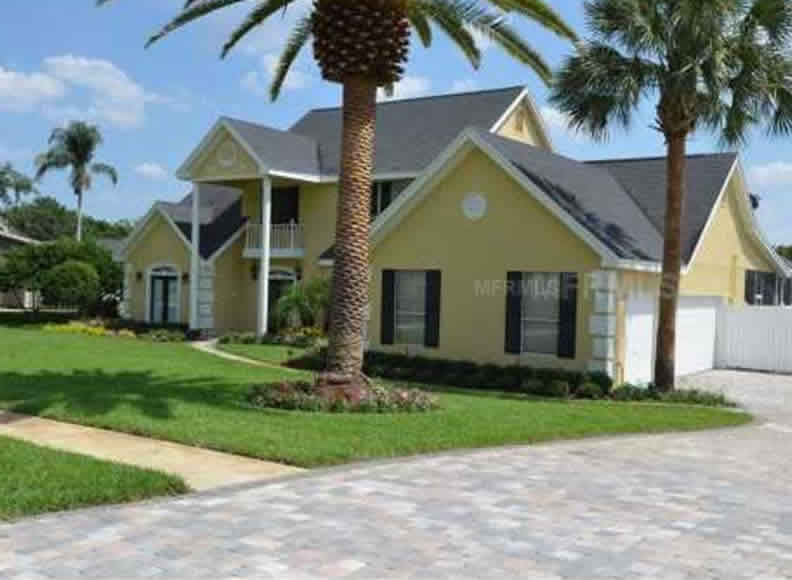 Casa de 4 Quartos em Frente ao Lago em Orlando $624,000