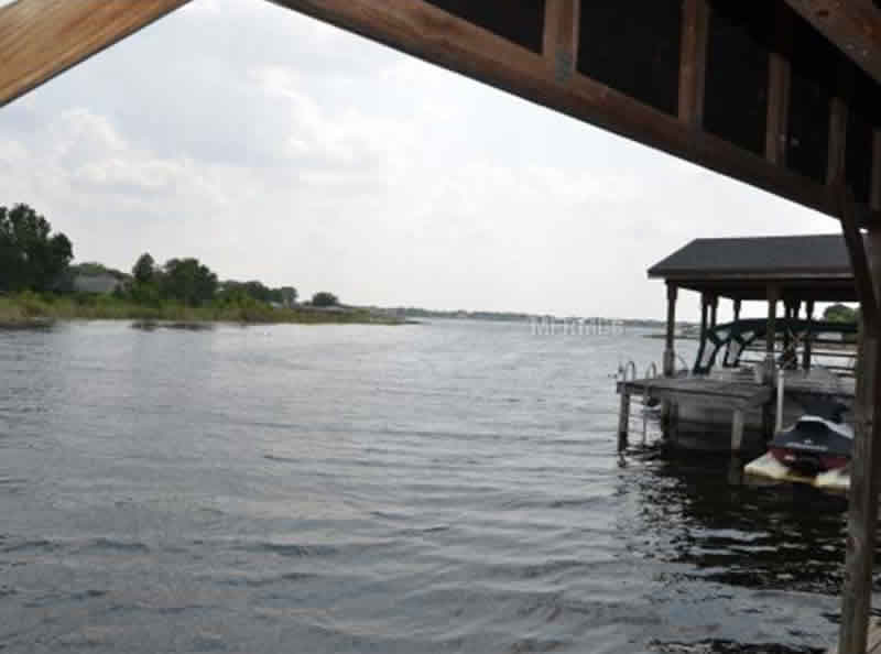 Casa de 4 Quartos em Frente ao Lago em Orlando $624,000