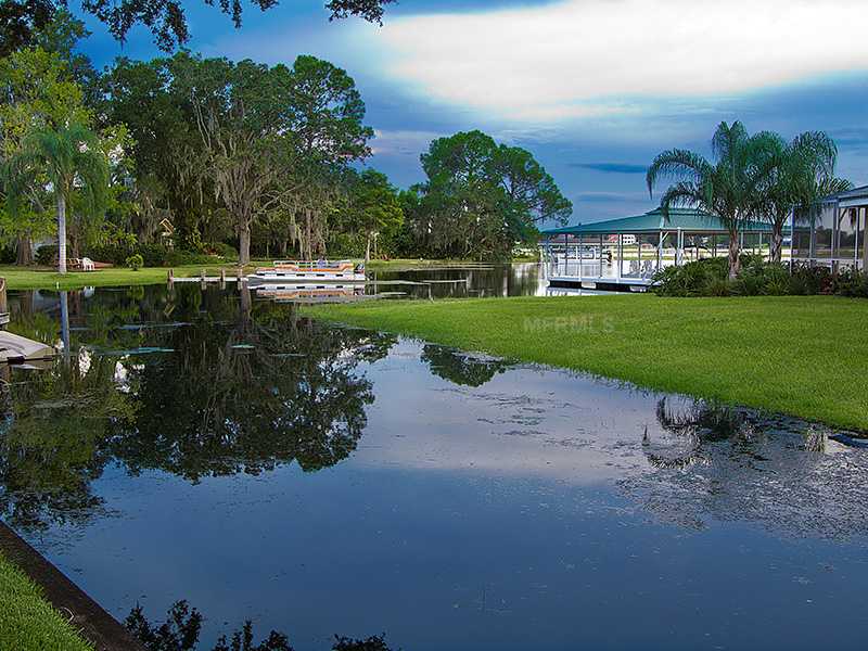 Casa em Frente a Água com Vista Para a Disney $699,500