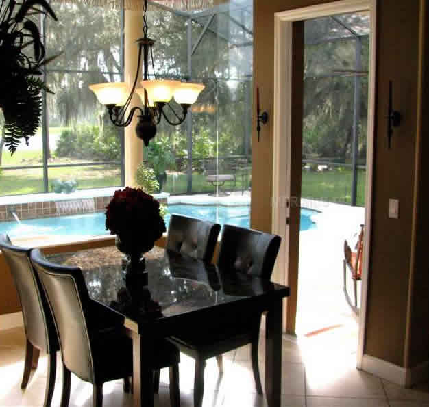 Casa a Minutos de Aeroporto, Hospital e Universidade em Orlando $569,900