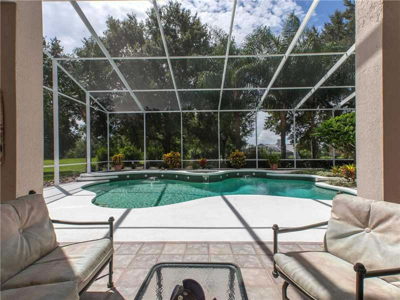 Casa com Acesso ao Lago Roberts em Condomínio com Quadra de Tênis em Orlando $799,000