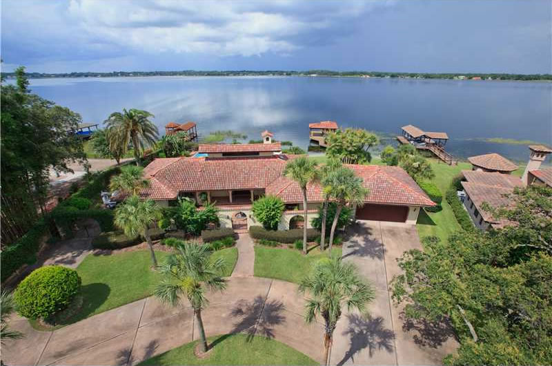 Casa Frente ao Lago e com Vista para os Fogos da Disney em Orlando $1,395,000