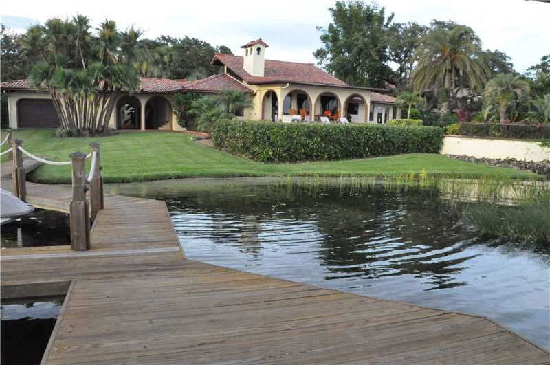 Casa Frente ao Lago e com Vista para os Fogos da Disney em Orlando $1,395,000