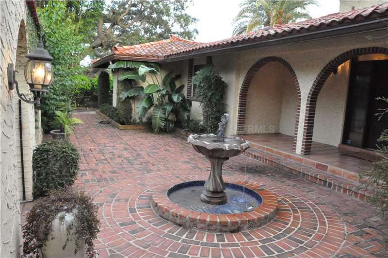 Casa Frente ao Lago e com Vista para os Fogos da Disney em Orlando $1,395,000