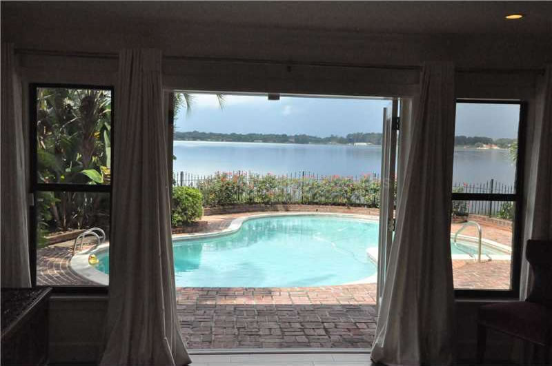 Casa Frente ao Lago e com Vista para os Fogos da Disney em Orlando $1,395,000