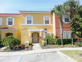 Townhouse com Piscina Particular Kissimmee Orlando $189,000