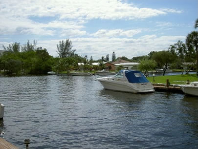 Apto 2 Qts / 2 Ban em Boca Raton com Dock para Barco $229,000