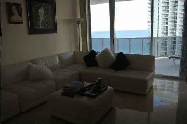 Miami Beach Apto. Em Frente A Praia $799,000