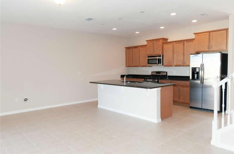 Townhouse de 4 quartos todo mobiliado em Resort Condominio - Davenport - Orlando $299,900