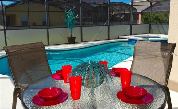 Casa de 4 quartos mobiliado com Piscina em Condominio - Orlando $217,500