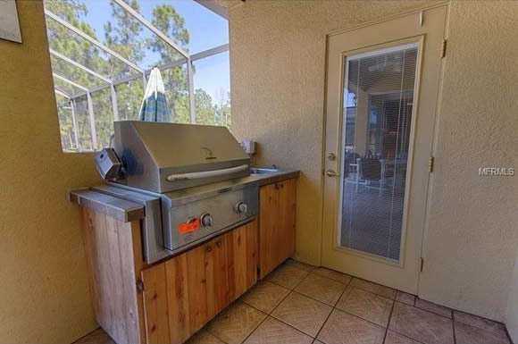 Mansão toda mobiliada com piscina em Orlando $439,000