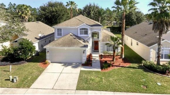 Casa reformada com piscina à 10 minutos da Disney em Davenport - Orlando $235,000