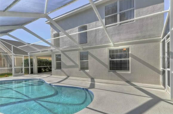 Casa reformada com piscina à 10 minutos da Disney em Davenport - Orlando $235,000