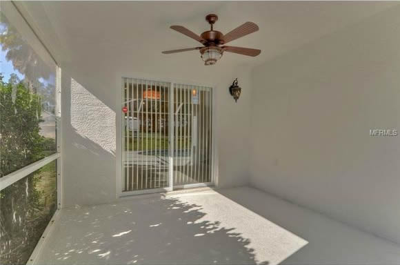 Casa reformada com piscina à 10 minutos da Disney em Davenport - Orlando $235,000