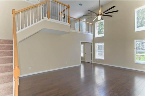 Casa reformada com piscina à 10 minutos da Disney em Davenport - Orlando $235,000