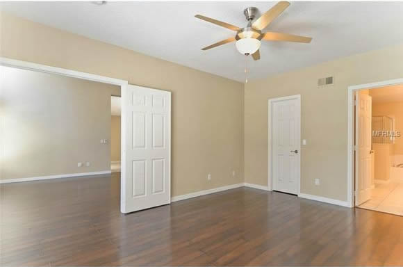 Casa reformada com piscina à 10 minutos da Disney em Davenport - Orlando $235,000