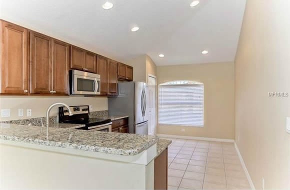 Casa reformada com piscina à 10 minutos da Disney em Davenport - Orlando $235,000