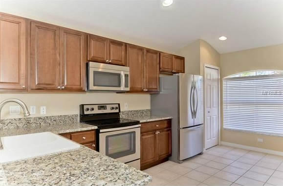 Casa reformada com piscina à 10 minutos da Disney em Davenport - Orlando $235,000